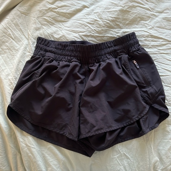 lululemon athletica Pants - Lululemon Tracker Low-Rise Lined Short 4” black sz 8